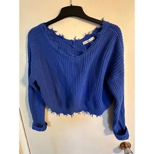 Moon & Madison Blue Distressed Fringed Cropped V-Neck Cotton Sweater Small